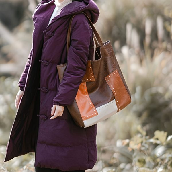 حقيبة كتف مرقّعة بحجم كبير