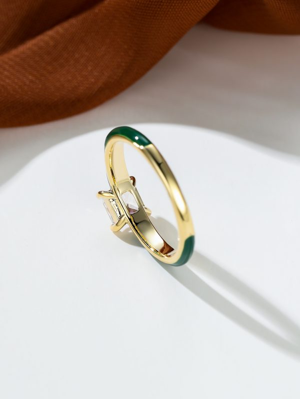 خاتم نسائي أنيق بزركون أزرق بتصميم عتيق وإطار ذهبي