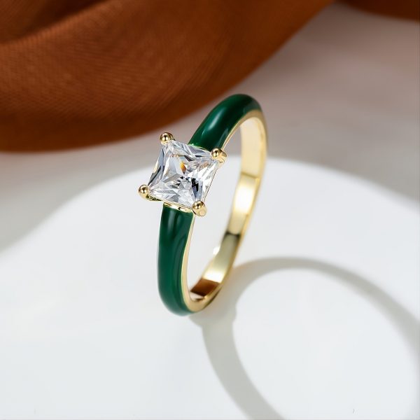 خاتم نسائي أنيق بزركون أزرق بتصميم عتيق وإطار ذهبي