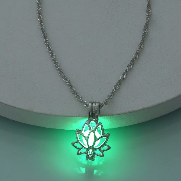 Hollow Lotus Bloom Pendant Necklace Glowing In The Dark Can Open Flower Theme Pendant Neck Chain For Women Winter Clothes Accessories For Music Festival