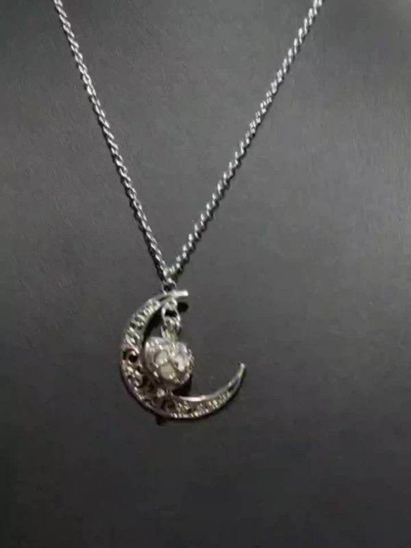 Hollow Lotus Bloom Pendant Necklace Glowing In The Dark Can Open Flower Theme Pendant Neck Chain For Women Winter Clothes Accessories For Music Festival