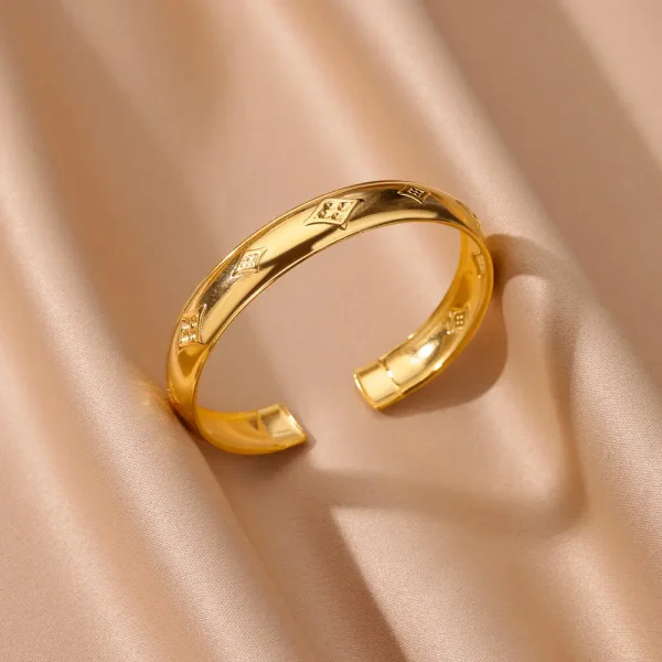 أساور من الفولاذ المقاوم للصدأ للنساء باللون الذهبي بنقشة هندسية سوار مفتوح قديم المجوهرات النسائية