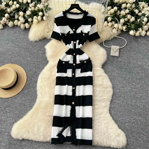 2025 الصيف الخامس الرقبة سترة متماسكة ميدي اللباس المرأة الإمبراطورية محبوك اللباس