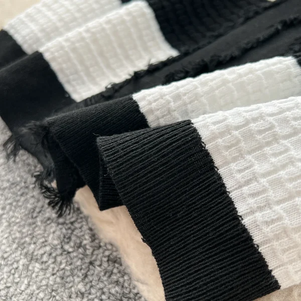 2025 الصيف الخامس الرقبة سترة متماسكة ميدي اللباس المرأة الإمبراطورية محبوك اللباس