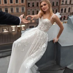 أزياء الزفاف الحبيب الرقبة ثوب الدانتيل يزين زر القطار