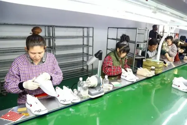 2026 خريف وشتاء الرجال مصمم الجوارب موضة شخصية النمط البريطاني حذاء الكاحل الفاخرة ل بولي PU الارتفاع زيادة