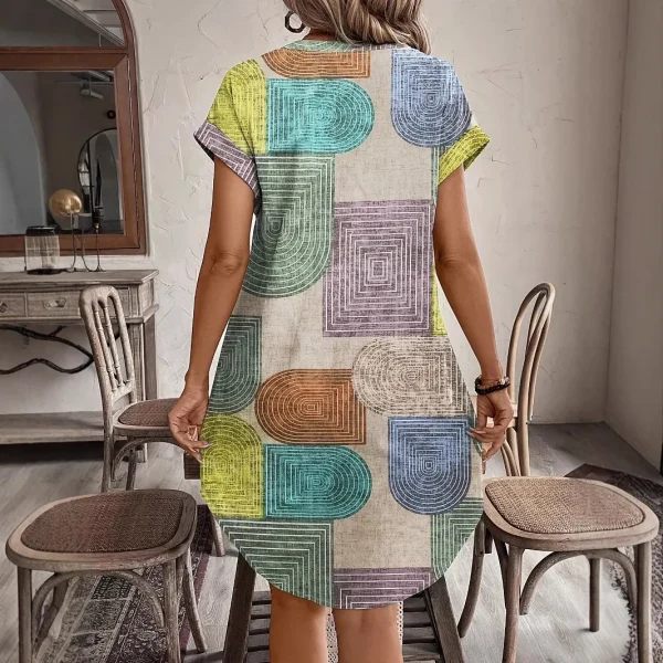 2025 ملابس نسائية أوروبية وأمريكية التجارة الخارجية أمازون صيفي بطباعة هندسية أنيقة على شكل حرف V وأزرار لأعلى