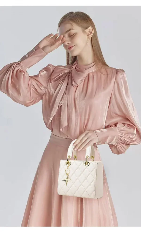 حقائب كتف نسائية جديدة لعام 2025 حقائب كتف نسائية فاخرة ذات تصميم كبير حقيبة كروس عصرية ذات سعة كبيرة