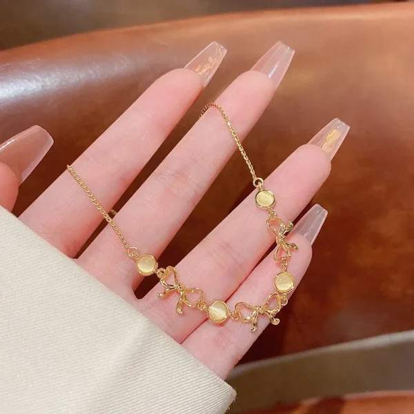 طقم أساور ذهبية اللون على شكل حرف C عتيق بسيط من المعدن مع فتحة قابلة للتعديل للنساء 2024 مجوهرات عصرية عالية الجودة هدايا