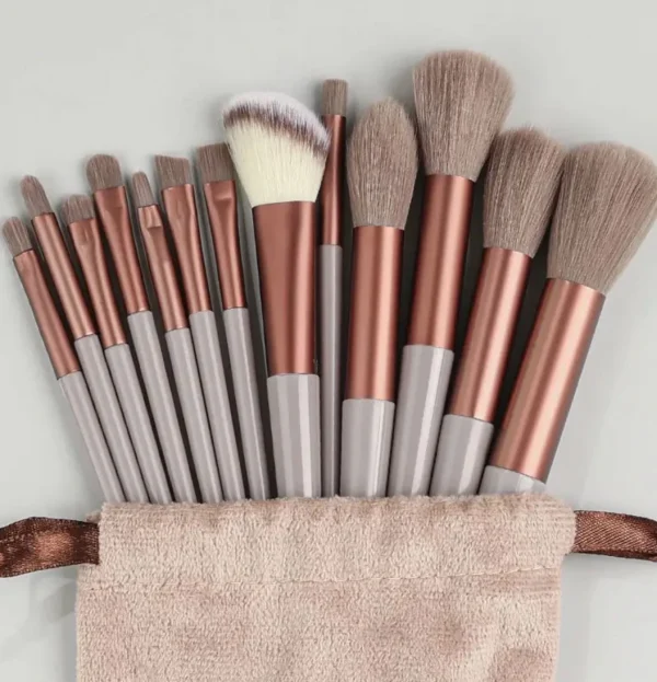 طقم مكياج مكون من 33 قطعة من إسفنجات التجميل الكبيرة والصغيرة لتطبيق مكياج خالٍ من العيوب وإزالة المكياج