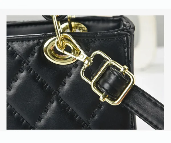 حقائب كتف نسائية جديدة لعام 2025 حقائب كتف نسائية فاخرة ذات تصميم كبير حقيبة كروس عصرية ذات سعة كبيرة