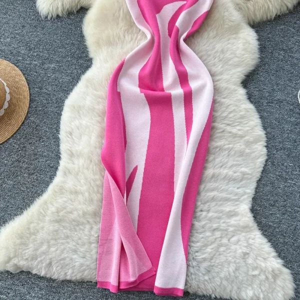 فستان محبوك صيفي جديد للسيدات موضة 2026 بدون أكمام ورقبة دائرية فستان ضيق غير منتظم مخطط عالي الخصر بدون أكمام