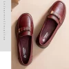 أحذية نسائية مسطحة من الجلد من الألياف الدقيقة باللون الأحمر النبيذي أحذية بدون كعب للنساء لفصل الربيع أحذية بدون كعب للأمهات المسنات أحذية مسطحة مقاس كبير 42