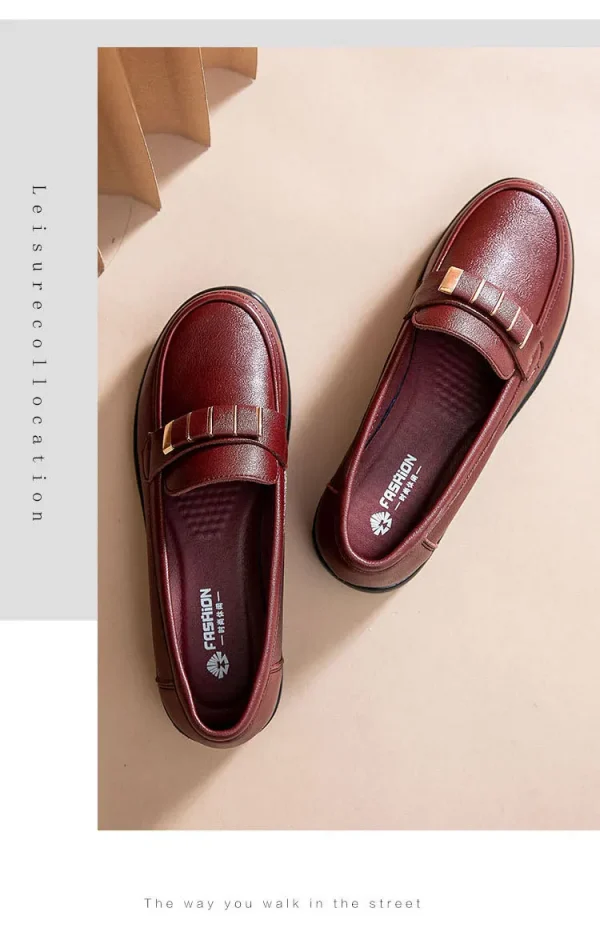 أحذية نسائية مسطحة من الجلد من الألياف الدقيقة باللون الأحمر النبيذي أحذية بدون كعب للنساء لفصل الربيع أحذية بدون كعب للأمهات المسنات أحذية مسطحة مقاس كبير 42