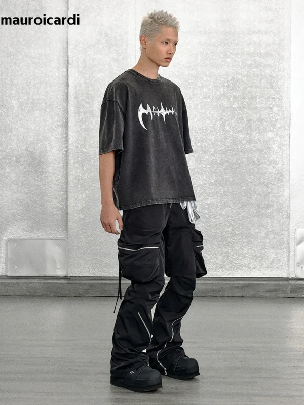 Mauroicardi ربيع الخريف السراويل البضائع السوداء الرائعة للرجال مع جيوب كبيرة طويلة زيبر الفاخرة مصمم الملابس السراويل موضة 2023