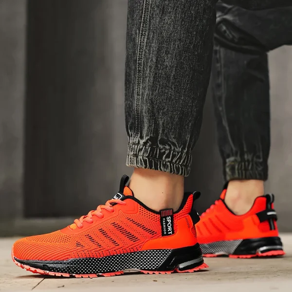 🔹 حذاء رياضي رجالي خفيف وقابل للتنفس.