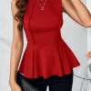 بلوزة نسائية بدون أكمام باللون الأحمر ورقبة دائرية وحاشية بيبلوم بقصة ضيقة للربيع والصيف أنيقة وعصرية ومناسبة للمواعدة اليومية
