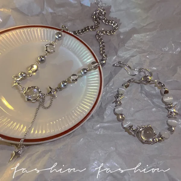 طقم أساور ذهبية اللون على شكل حرف C عتيق بسيط من المعدن مع فتحة قابلة للتعديل للنساء 2024 مجوهرات عصرية عالية الجودة هدايا