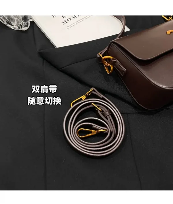 حقيبة كتف مكعبة الشكل، مربعة الشكل مدمجة مع سلسلة مصقولة، تصميم متعدد الاستخدامات للحمل في اتجاهين، مظهر جديد لعام 2026