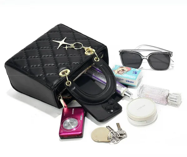 حقائب كتف نسائية جديدة لعام 2025 حقائب كتف نسائية فاخرة ذات تصميم كبير حقيبة كروس عصرية ذات سعة كبيرة