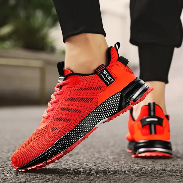 🔹 حذاء رياضي رجالي خفيف وقابل للتنفس.