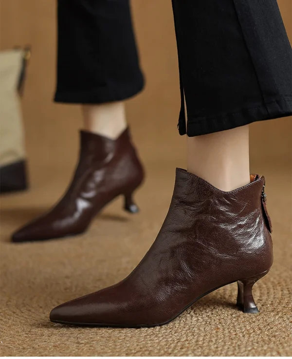 2026 الربيع خمر أشار تو المرأة حذاء من الجلد موضة أحذية كعب سميك موجزة قصيرة بوتاس دي موهير