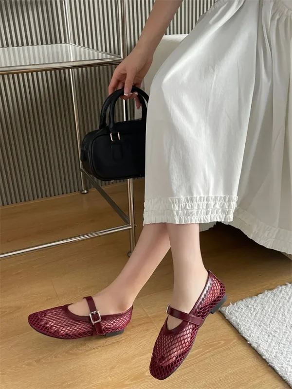 Eilyken مصمم صيفي مريح بكعب شبكي للنساء أحذية مسطحة عصرية بمقدمة مستديرة وحزام بإبزيم صندل كاجوال للخروج في الهواء الطلق