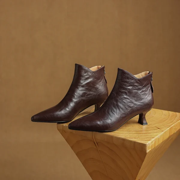 2026 الربيع خمر أشار تو المرأة حذاء من الجلد موضة أحذية كعب سميك موجزة قصيرة بوتاس دي موهير