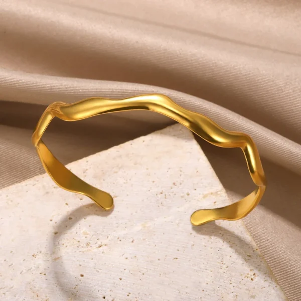 أساور من الفولاذ المقاوم للصدأ للنساء باللون الذهبي بنقشة هندسية سوار مفتوح قديم المجوهرات النسائية