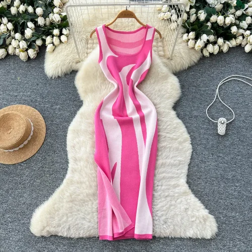 فستان محبوك صيفي جديد للسيدات موضة 2026 بدون أكمام ورقبة دائرية فستان ضيق غير منتظم مخطط عالي الخصر بدون أكمام