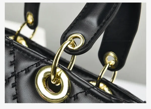 حقائب كتف نسائية جديدة لعام 2025 حقائب كتف نسائية فاخرة ذات تصميم كبير حقيبة كروس عصرية ذات سعة كبيرة