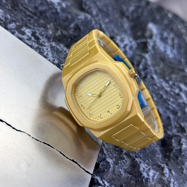 ساعة كوارتز كلاسيكية للرجال، سوار من البلاستيك الناعم، أرقام عربية، قرص عمل كاجوال، أداة إزالة متضمنة