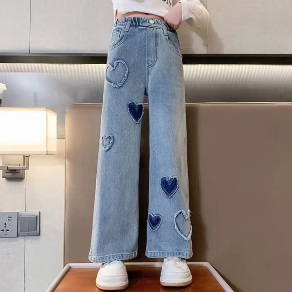 جينز بناتي على شكل قلب ربيع 2025 سروال طويل أنيق للأطفال على الموضة الكورية للفتيات ملابس خارجية للربيع والخريف