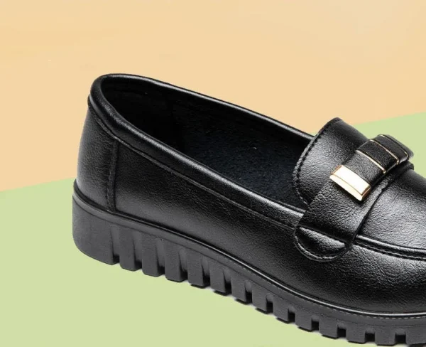 أحذية نسائية مسطحة من الجلد من الألياف الدقيقة باللون الأحمر النبيذي أحذية بدون كعب للنساء لفصل الربيع أحذية بدون كعب للأمهات المسنات أحذية مسطحة مقاس كبير 42