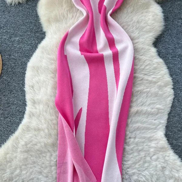 فستان محبوك صيفي جديد للسيدات موضة 2026 بدون أكمام ورقبة دائرية فستان ضيق غير منتظم مخطط عالي الخصر بدون أكمام