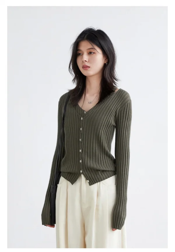 شيك فين سترة نسائية عصرية ريترو جديدة بياقة على شكل حرف v سترة محبوكة مخططة بقصة ضيقة وأكمام طويلة سترة نسائية لربيع وخريف 2025