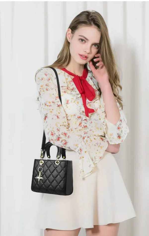 حقائب كتف نسائية جديدة لعام 2025 حقائب كتف نسائية فاخرة ذات تصميم كبير حقيبة كروس عصرية ذات سعة كبيرة