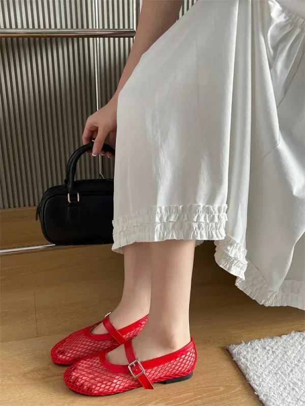 Eilyken مصمم صيفي مريح بكعب شبكي للنساء أحذية مسطحة عصرية بمقدمة مستديرة وحزام بإبزيم صندل كاجوال للخروج في الهواء الطلق