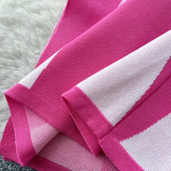 فستان محبوك صيفي جديد للسيدات موضة 2026 بدون أكمام ورقبة دائرية فستان ضيق غير منتظم مخطط عالي الخصر بدون أكمام