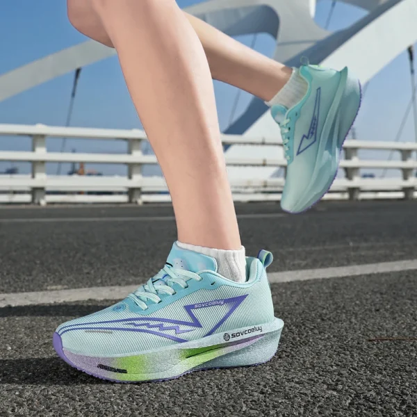 أحذية الجري المصنوعة من الكربون المتخصصة في الماراثون للرجال رياضية قابلة للتنفس وخفيفة الوزن للنساء أحذية رياضية مريحة مضادة للانزلاق