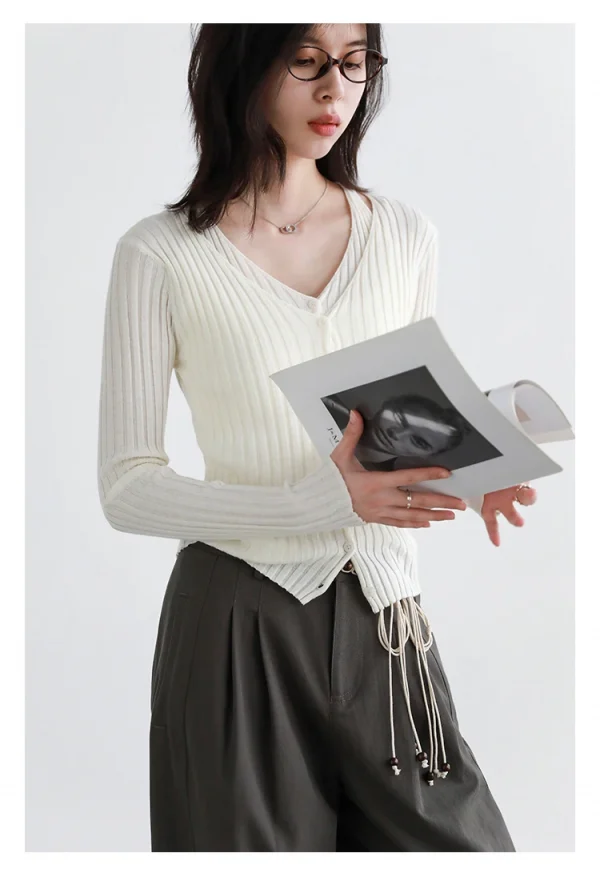 شيك فين سترة نسائية عصرية ريترو جديدة بياقة على شكل حرف v سترة محبوكة مخططة بقصة ضيقة وأكمام طويلة سترة نسائية لربيع وخريف 2025