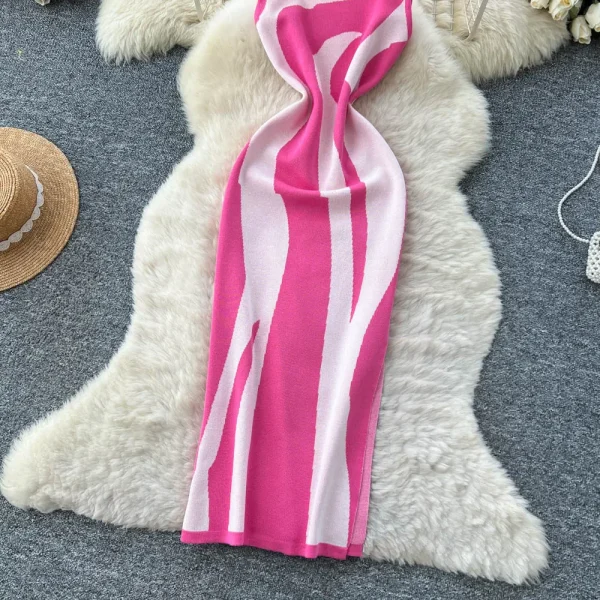 فستان محبوك صيفي جديد للسيدات موضة 2026 بدون أكمام ورقبة دائرية فستان ضيق غير منتظم مخطط عالي الخصر بدون أكمام