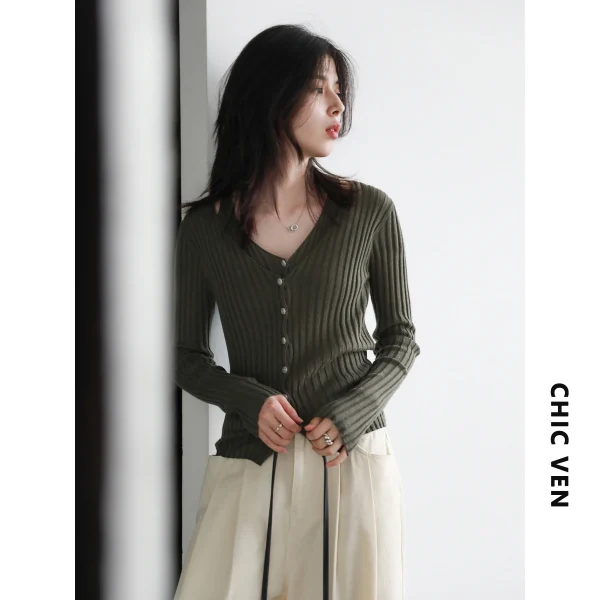 شيك فين سترة نسائية عصرية ريترو جديدة بياقة على شكل حرف v سترة محبوكة مخططة بقصة ضيقة وأكمام طويلة سترة نسائية لربيع وخريف 2025