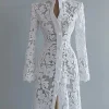 المرأة الأزهار تفريغ الدانتيل فستان أنيق الصلبة واحدة الصدر الياقة المدورة الخريف طويلة الأكمام سترة أبلى فساتين متوسطة الطول