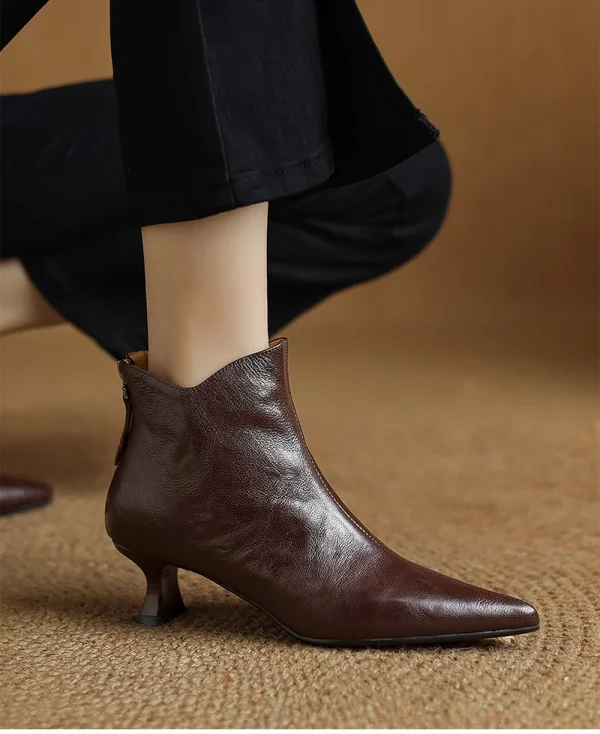 2026 الربيع خمر أشار تو المرأة حذاء من الجلد موضة أحذية كعب سميك موجزة قصيرة بوتاس دي موهير