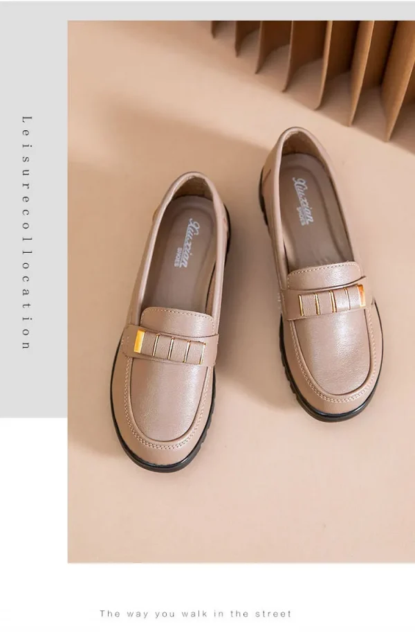 أحذية نسائية مسطحة من الجلد من الألياف الدقيقة باللون الأحمر النبيذي أحذية بدون كعب للنساء لفصل الربيع أحذية بدون كعب للأمهات المسنات أحذية مسطحة مقاس كبير 42