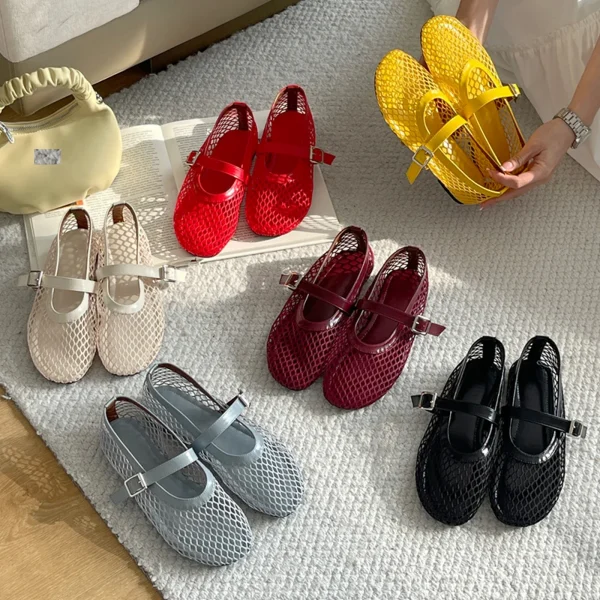 Eilyken مصمم صيفي مريح بكعب شبكي للنساء أحذية مسطحة عصرية بمقدمة مستديرة وحزام بإبزيم صندل كاجوال للخروج في الهواء الطلق