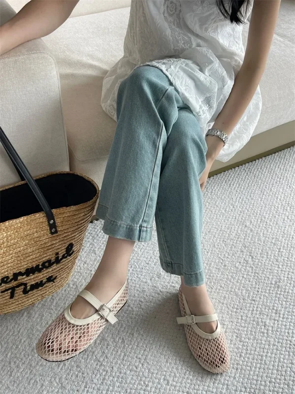 Eilyken مصمم صيفي مريح بكعب شبكي للنساء أحذية مسطحة عصرية بمقدمة مستديرة وحزام بإبزيم صندل كاجوال للخروج في الهواء الطلق