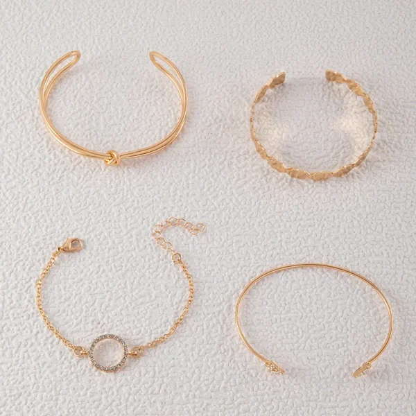 طقم أساور ذهبية اللون على شكل حرف C عتيق بسيط من المعدن مع فتحة قابلة للتعديل للنساء 2024 مجوهرات عصرية عالية الجودة هدايا