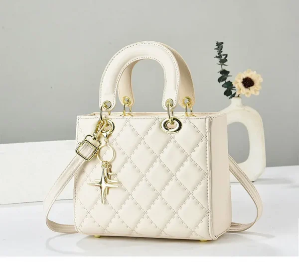 حقائب كتف نسائية جديدة لعام 2025 حقائب كتف نسائية فاخرة ذات تصميم كبير حقيبة كروس عصرية ذات سعة كبيرة